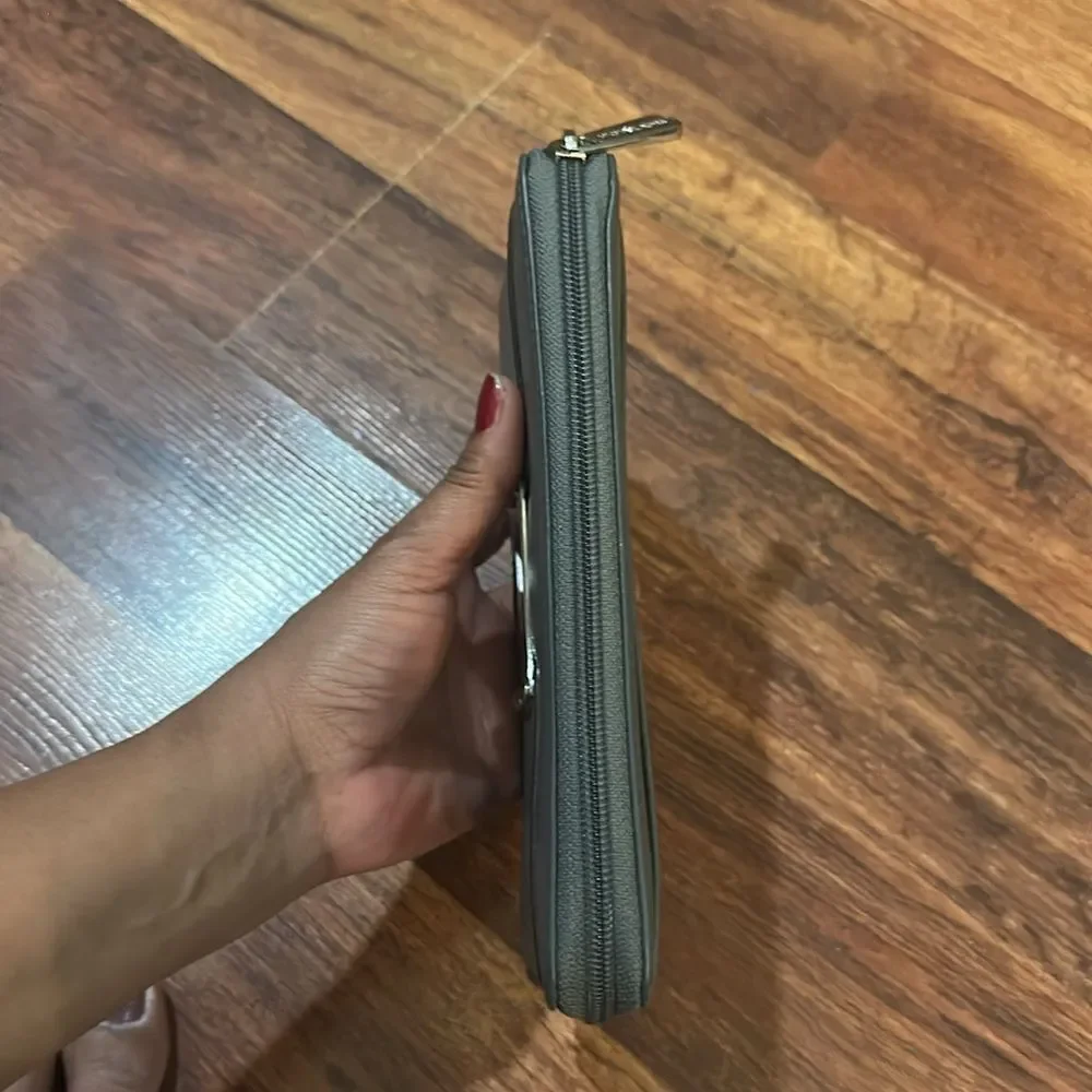 Michael Kors Wallet - Picture 5 of 8